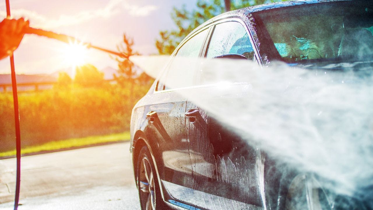 Autowaschen zu Hause - Regeln, Tipps & Strafen