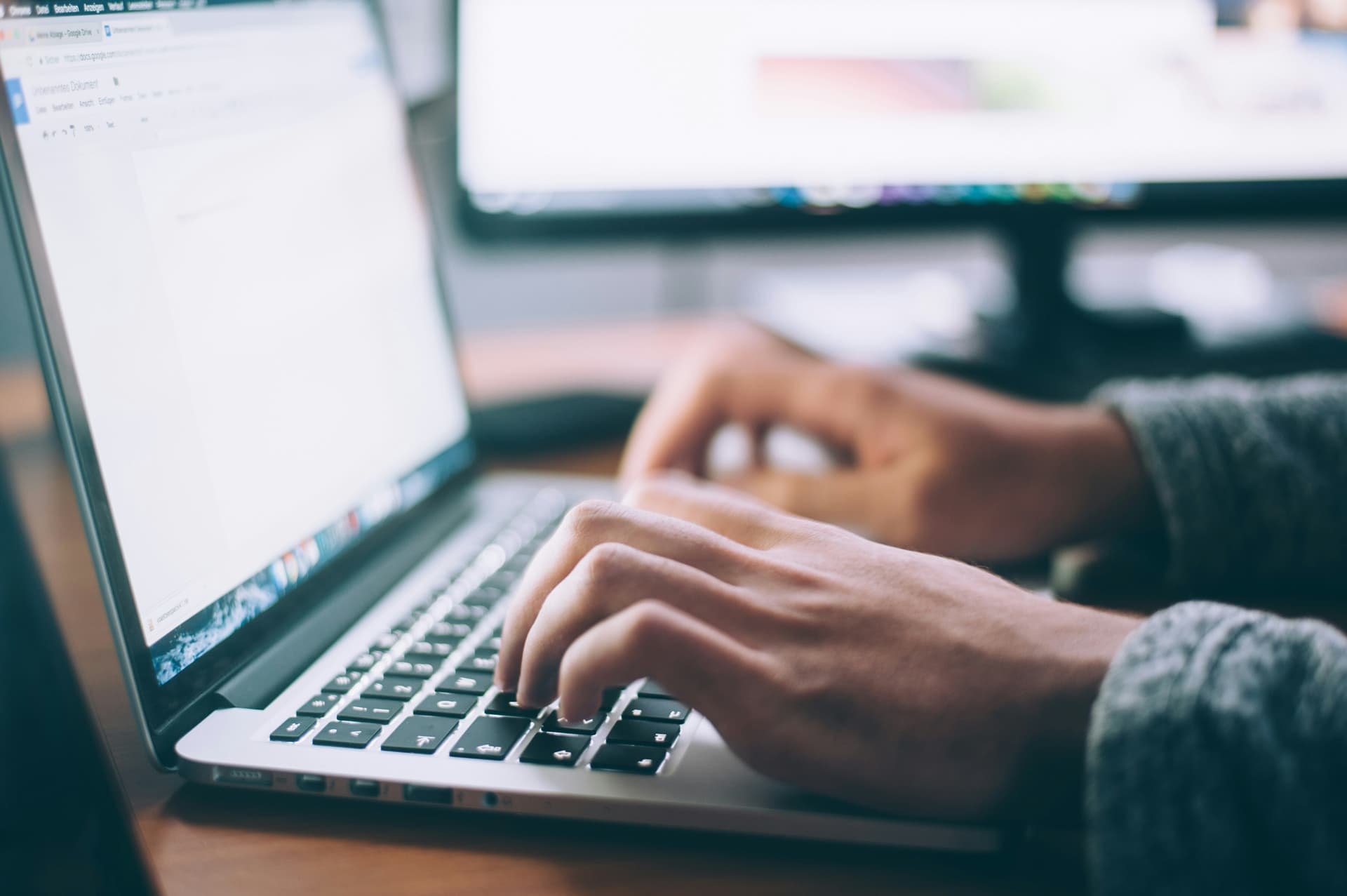 Kann ich mein Auto online anmelden? Was brauche ich dafür?